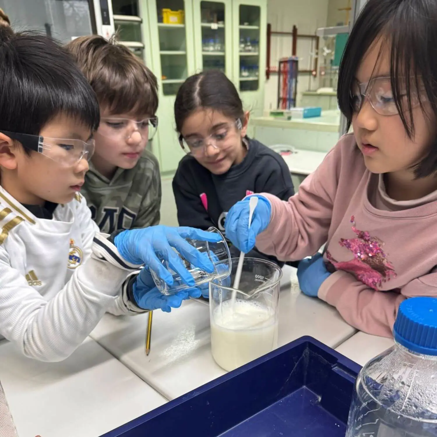 ISD pupils in a science lesson
