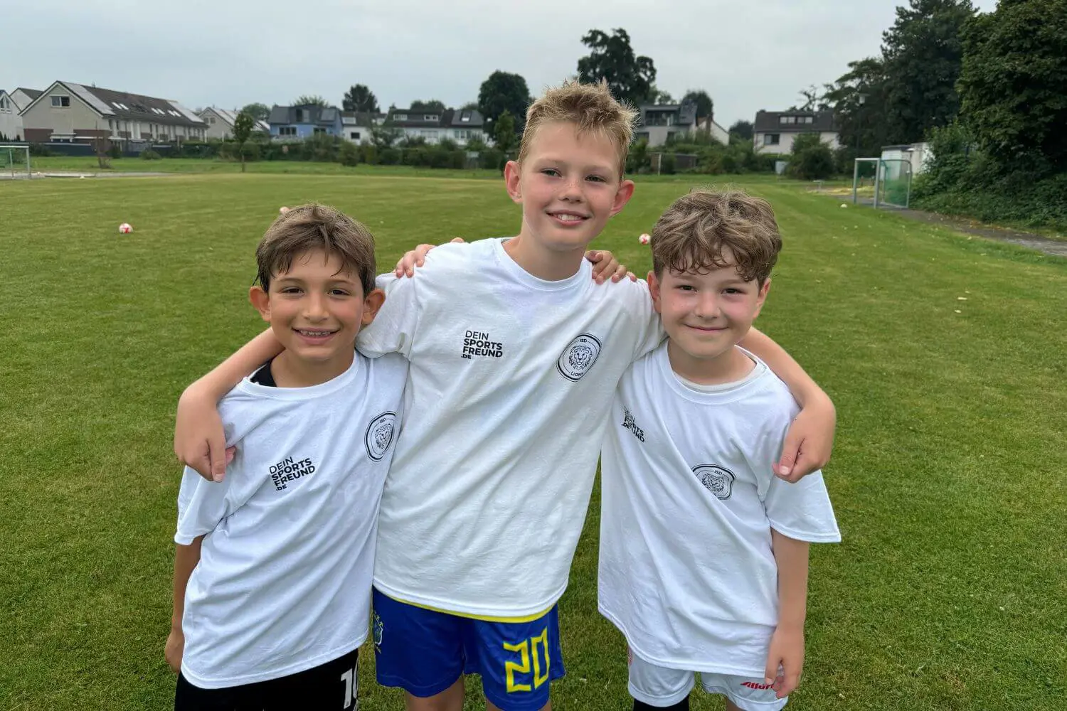 ISD Pupils outside together smiling.